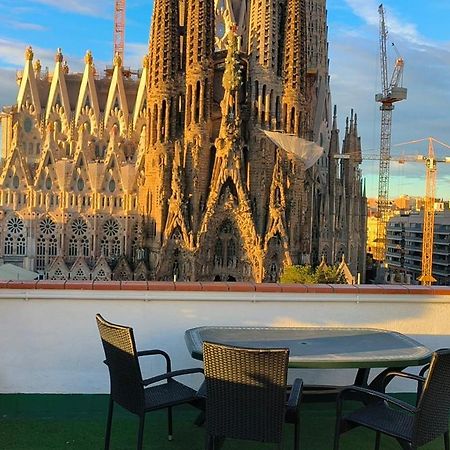 Absolute Sagrada Familia Apartment Barcelona Bagian luar foto