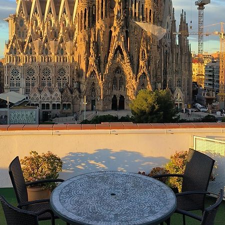 Absolute Sagrada Familia Apartment Barcelona Bagian luar foto