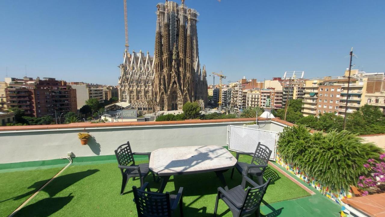 Absolute Sagrada Familia Apartment Barcelona Bagian luar foto