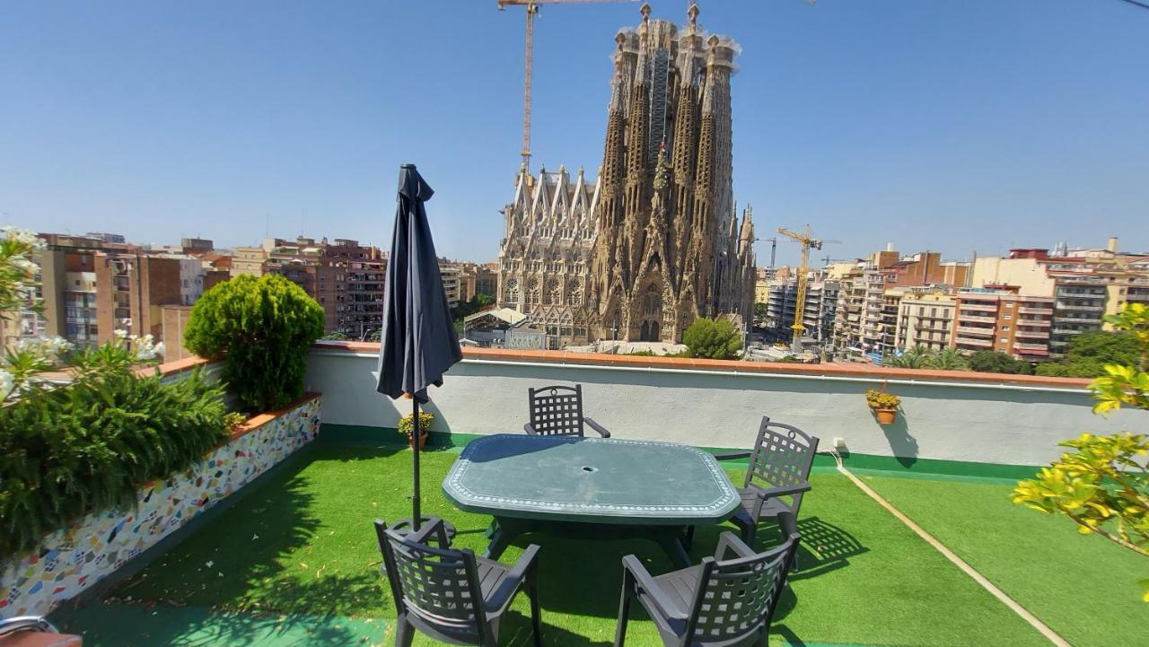 Absolute Sagrada Familia Apartment Barcelona Bagian luar foto