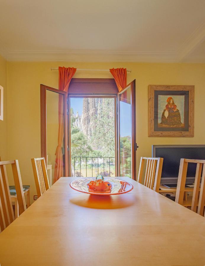 Absolute Sagrada Familia Apartment Barcelona Bagian luar foto