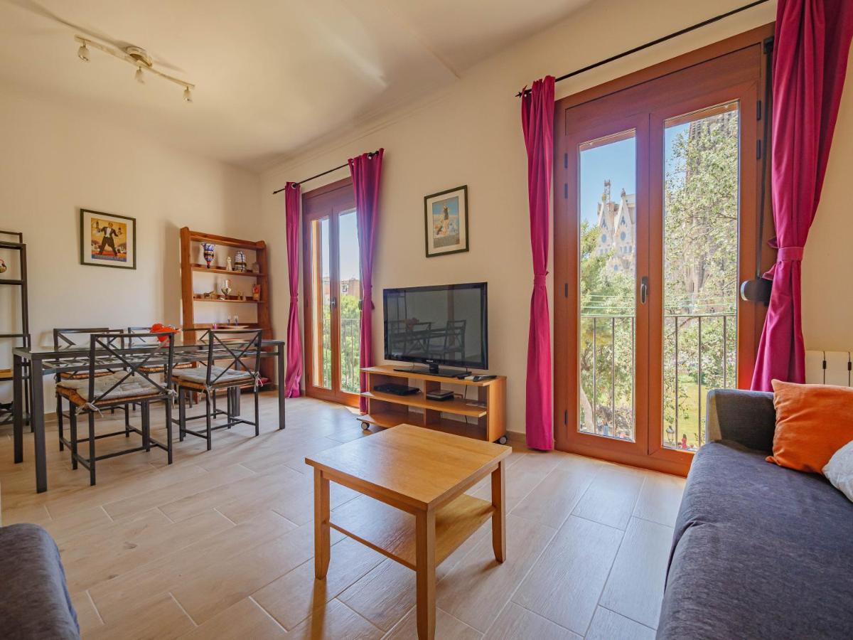 Absolute Sagrada Familia Apartment Barcelona Bagian luar foto