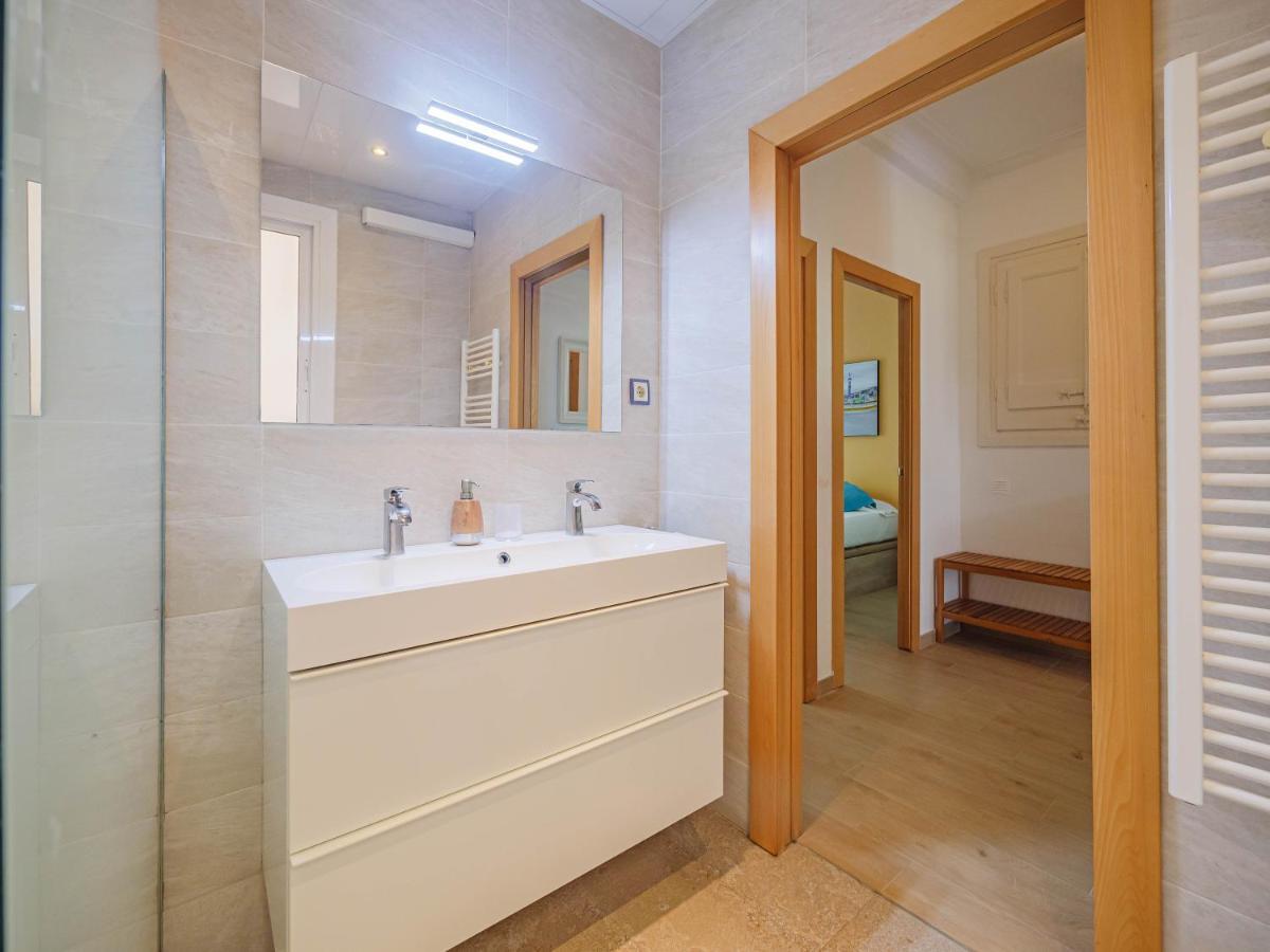 Absolute Sagrada Familia Apartment Barcelona Bagian luar foto
