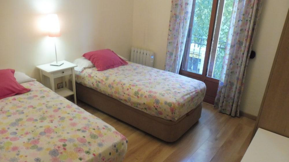 Absolute Sagrada Familia Apartment Barcelona Bagian luar foto