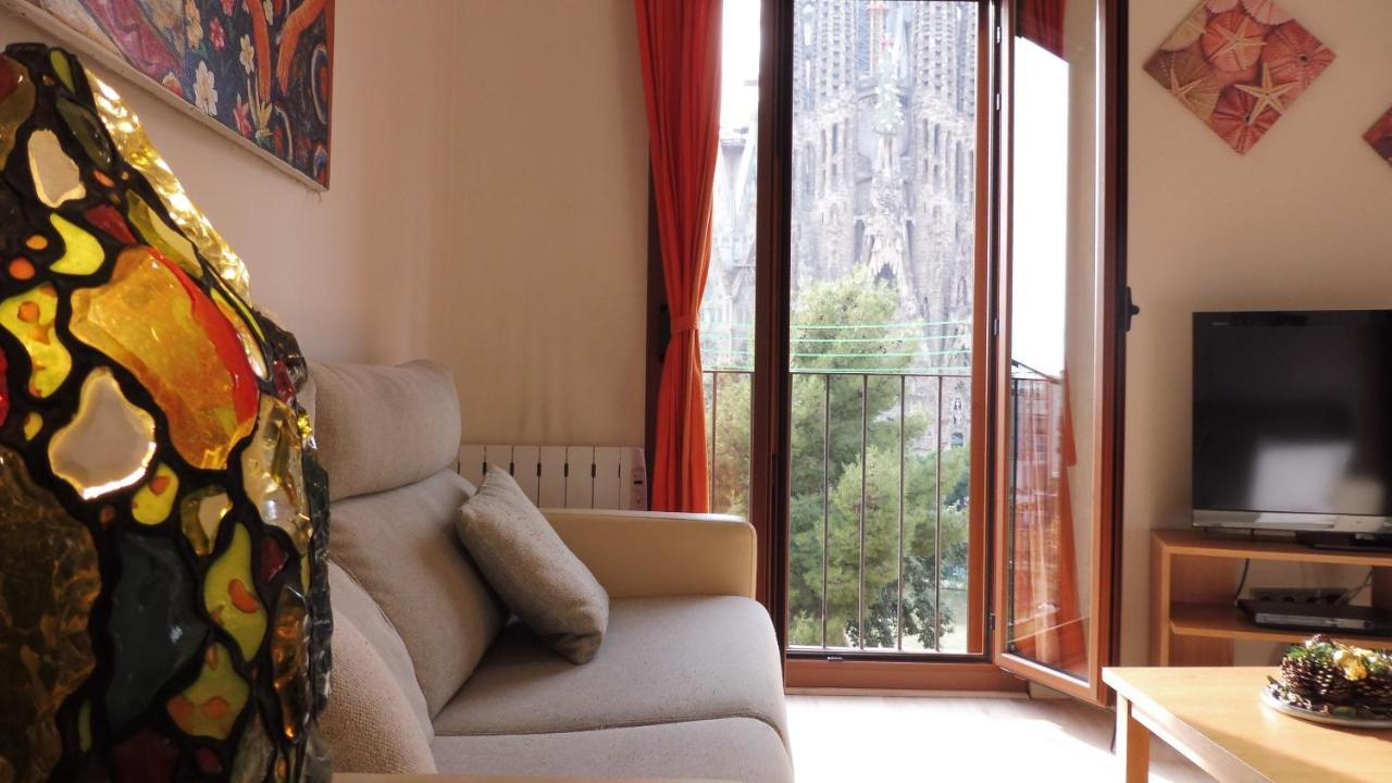 Absolute Sagrada Familia Apartment Barcelona Bagian luar foto