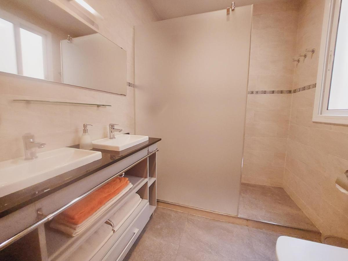 Absolute Sagrada Familia Apartment Barcelona Bagian luar foto