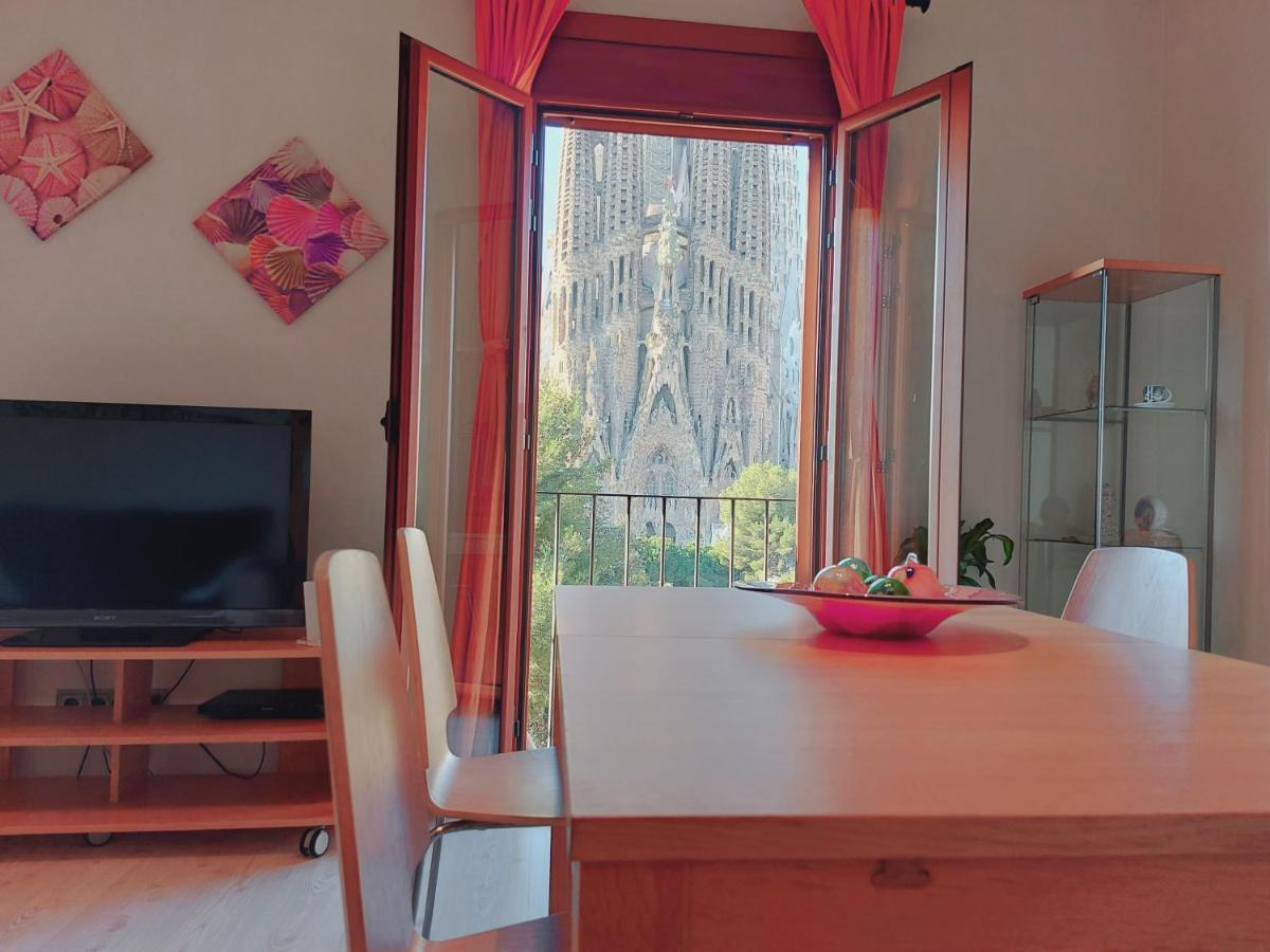 Absolute Sagrada Familia Apartment Barcelona Bagian luar foto