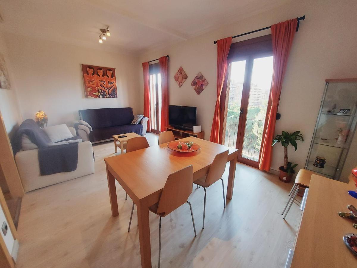 Absolute Sagrada Familia Apartment Barcelona Bagian luar foto