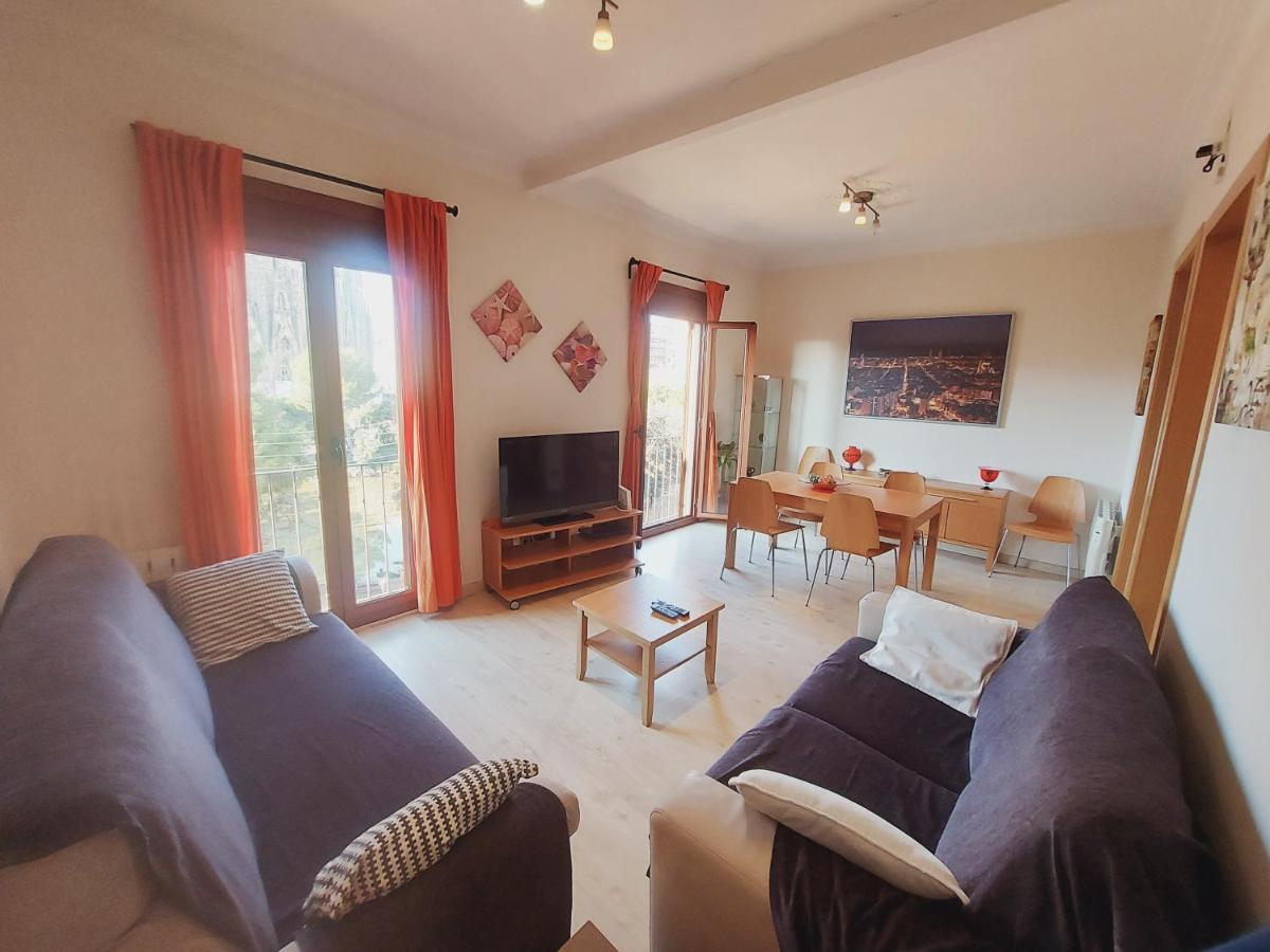Absolute Sagrada Familia Apartment Barcelona Bagian luar foto