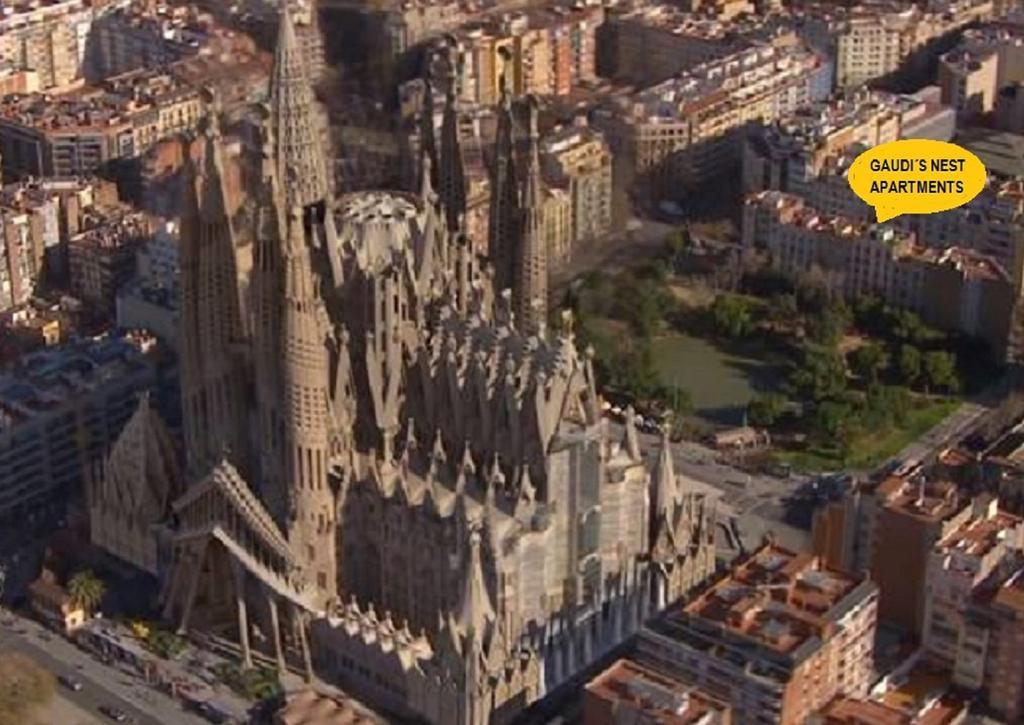 Absolute Sagrada Familia Apartment Barcelona Bagian luar foto
